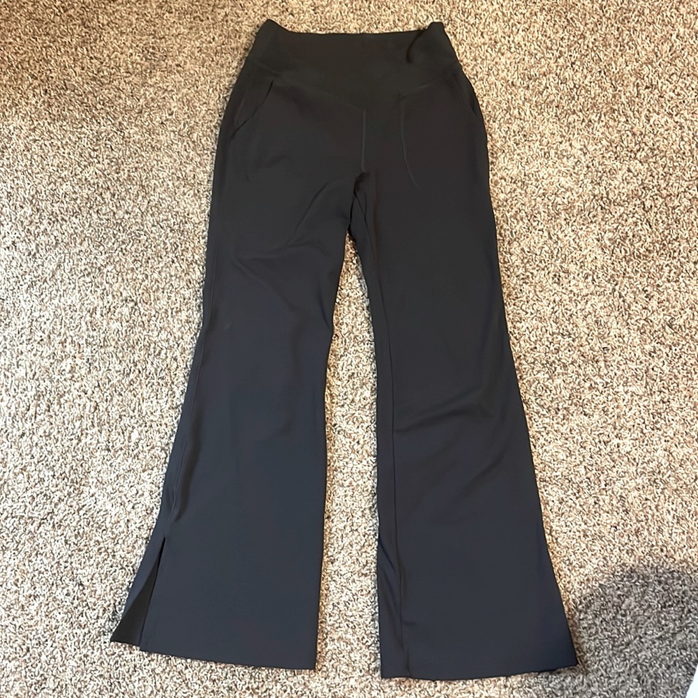 HALARA Crossover Pocket Split Hem Full Length Flare Leggings Medium, Black